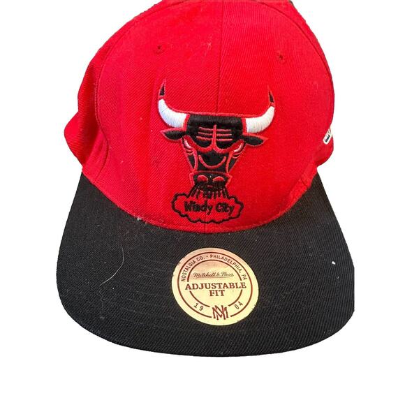 Mitchell & Ness NBA - Chicago Bulls Windy City HWC Red And Black Cap - Picture 2 of 7